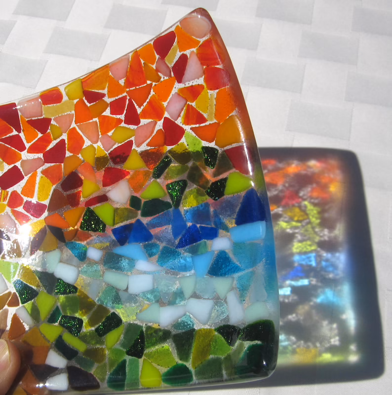 08/30 Geometric Elegance: Crafting Fused Glass Plates